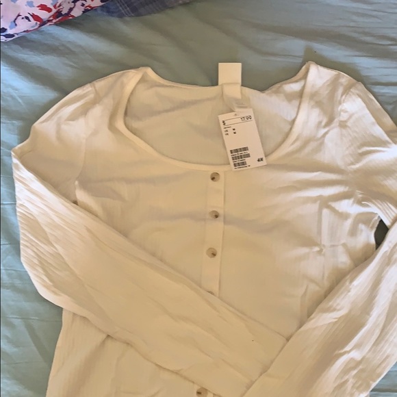 White textured button top - Picture 3 of 3